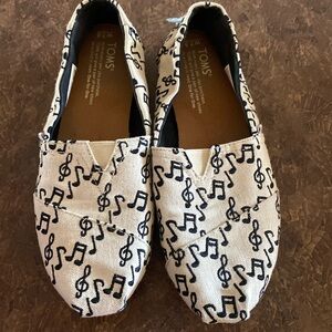 Toms EUC size 7.5 Music note shoes please see pictures..